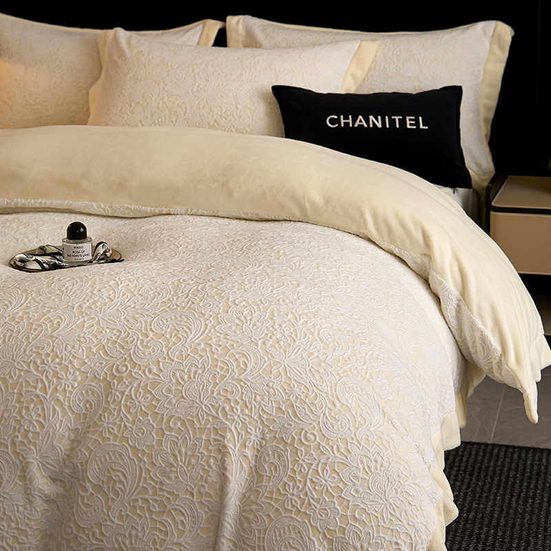 Otoño e invierno engrosado tallado cama de terciopelo de cuatro piezas de colcha de franela de coral sábanas de cama de tres piezas de terciopelo