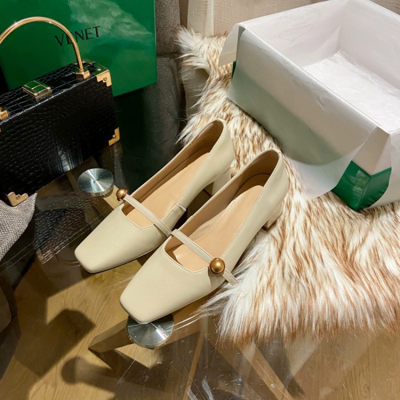 Белые туфли на массивном каблуке, женские туфли на весну и осень 2023, Простые Модные женские туфли на среднем каблуке в стиле ШАНЕЛь с пряжкой