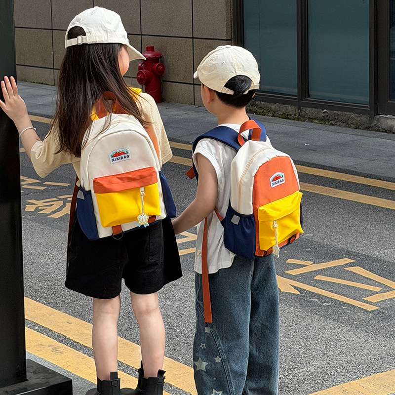 Jardín de infantes para hombres y mujeres, mochila de color extranjero, mochila de estudiantes de primaria de gran capacidad, 2026 nueva mochila infantil transfronteriza