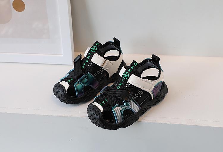 2023 Sommer Neue Kindersandalen, Baotou Anti-Kick-Strandschuhe mit weicher Sohle für Jungen, Ausgehöhlte Sportsandalen für Mädchen_voghion.com