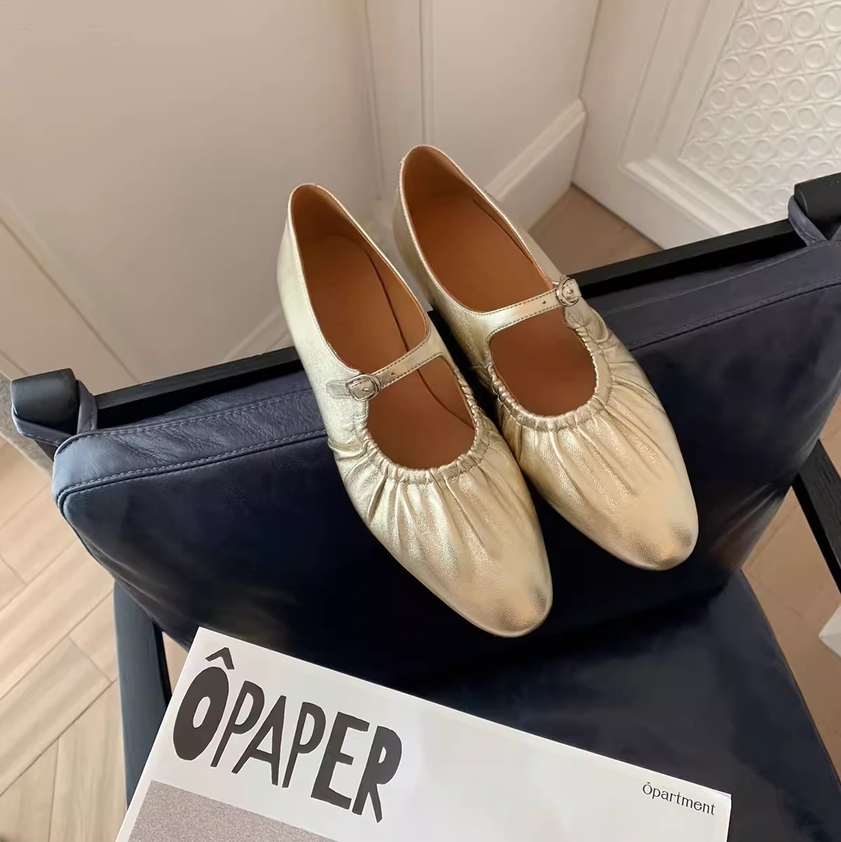 Edición de cuero de vaca ~ Fairy Silver cuero plano zapatos de mujer pliegue una hebilla de zapatos de cuero Mary Jane