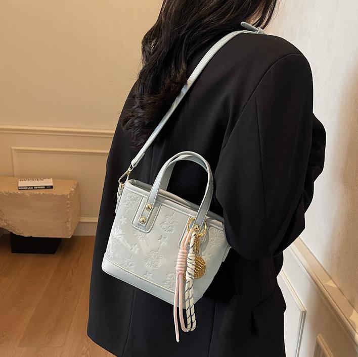 Bolso de mano popular, dama 2025, nuevo estilo de moda, bolso de hombro de color, bolso de cubo de alta calidad.