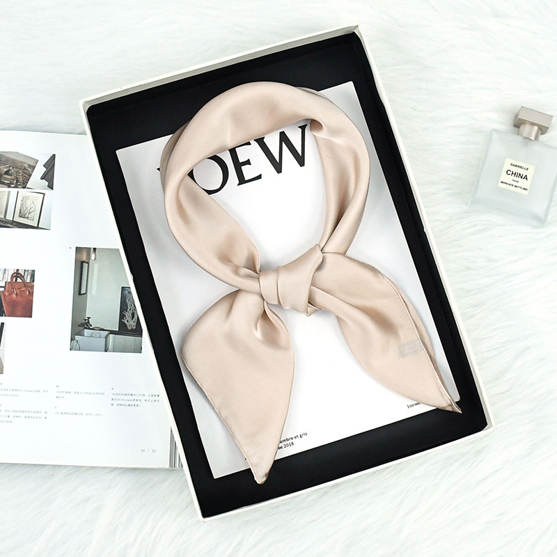 Comercio exterior primavera y otoño bufandas de seda delgadas de color sólido simple 70 bufandas de seda cuadrada de moda para viajes versátiles bufandas de mujer sensación de alto nivel