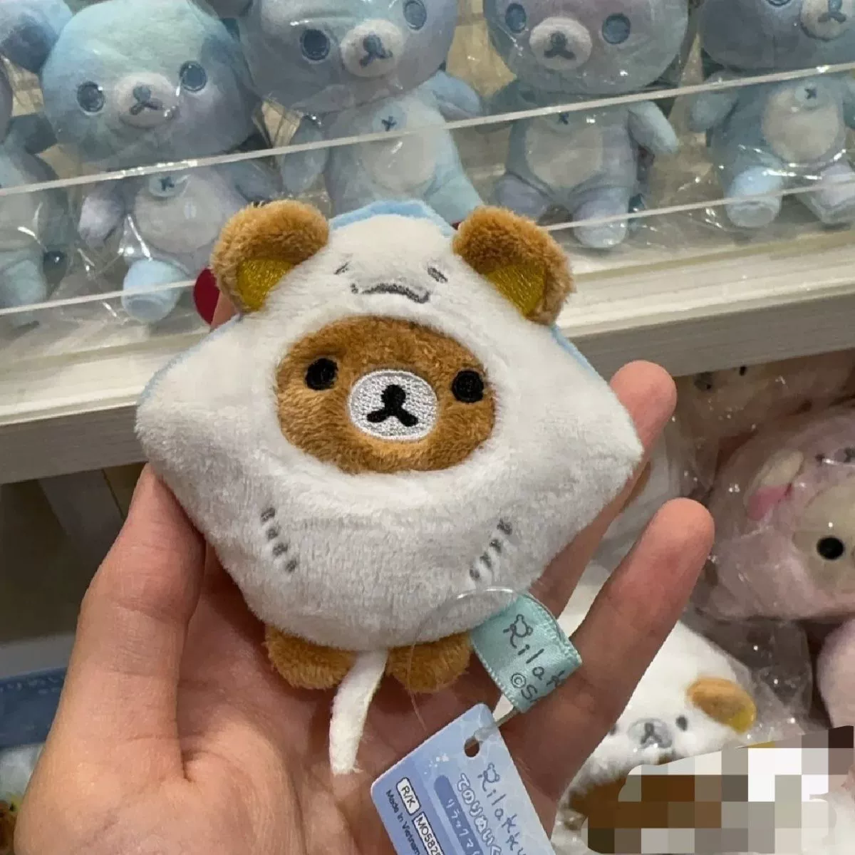 Мягкий брелок-мишутка (San-X) серия Easy Bear, костюм ската, бисерная цепочка