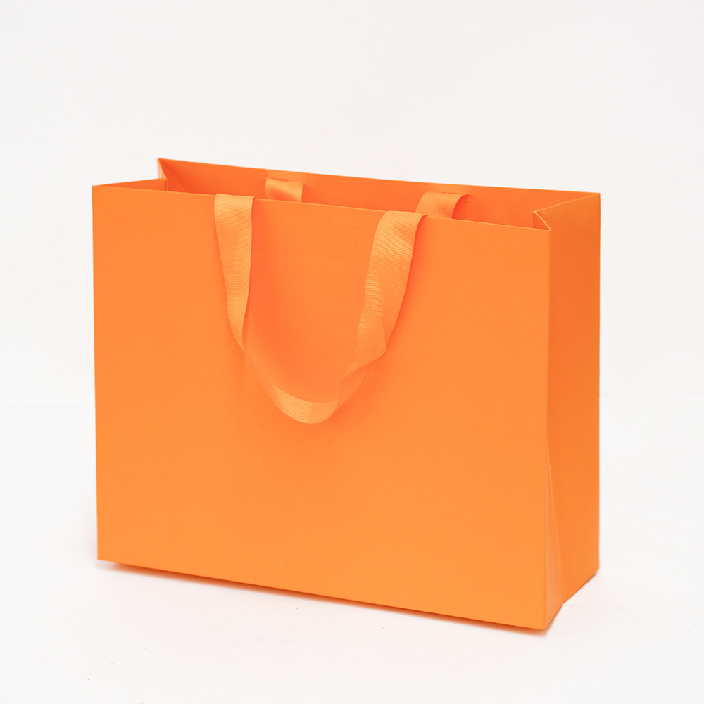 Bolsa de cartón blanco logotipo tienda de ropa bolsa de mano bolsa de regalo espesa bolsa de regalo de Navidad se puede imprimir