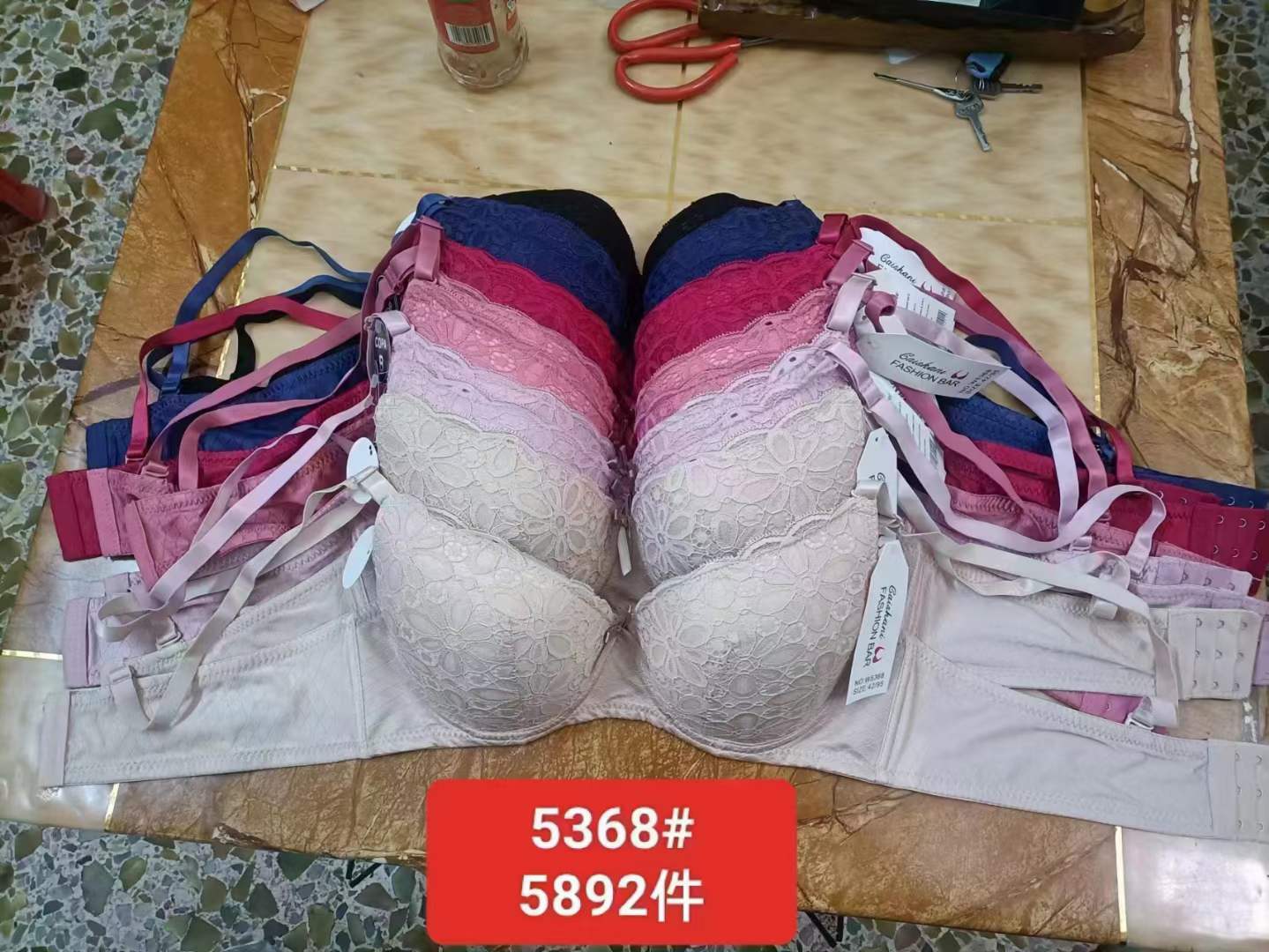 Comercio exterior nuevo europeo y americano extranjero solo encaje ropa interior de mujer cómodo con anillo de acero más tamaño sujetador fábrica al por mayor