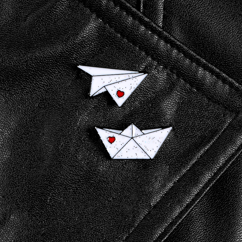 Simple Style Pin Heart Shape Paper Airplane Alloy Stoving Varnish Unisex Brooches display picture 7