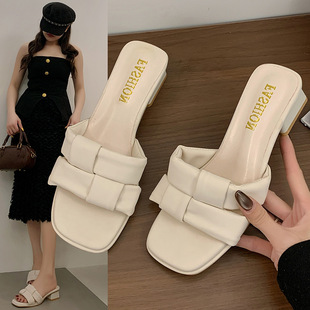 �ָ���ЬŮ�ļ��⴩2025�¿ʽ�͹ŕr�аٴ���ȹ��һ����Ь