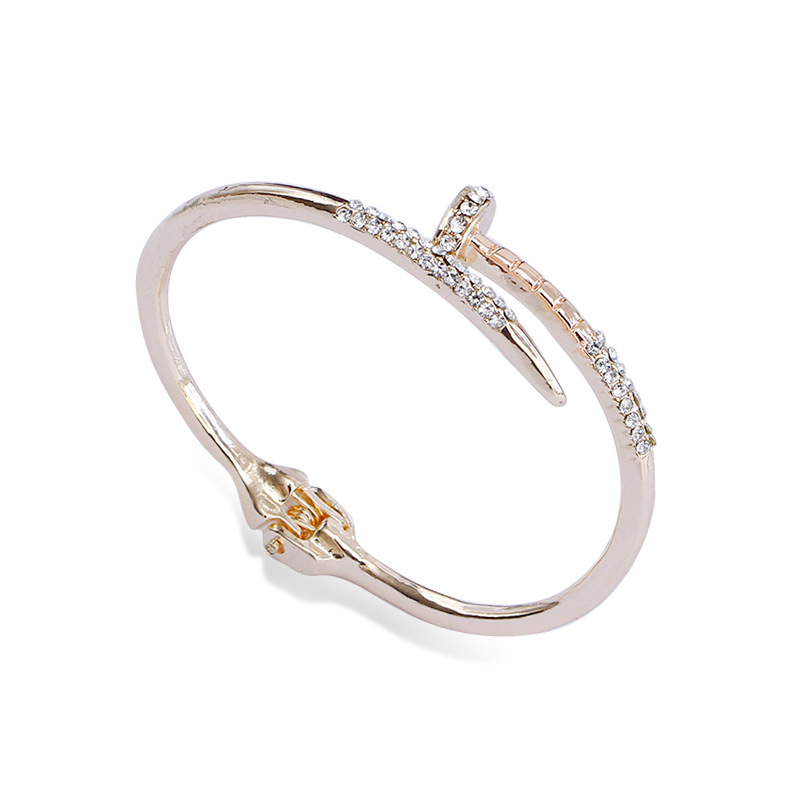 Joyería europea y americana película y televisión mismo estilo de estrellas, su personalidad pulsera de uñas pulsera de aleación de venta caliente transfronteriza en stock