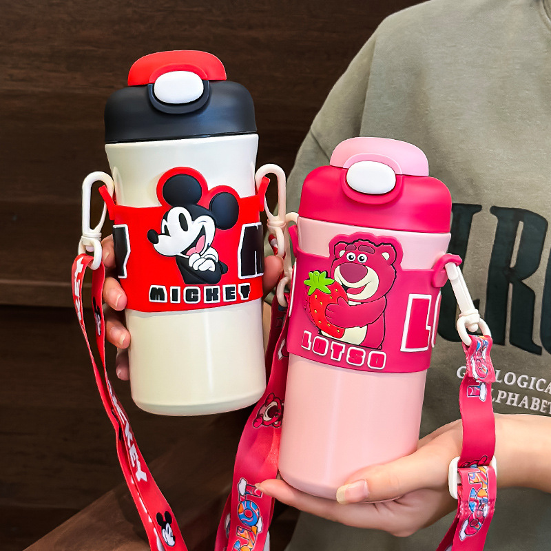 Taza de agua de oso de fresa, taza de paja para niños, taza de aislamiento térmico para niñas para la escuela, tetera de agua para estudiantes, 2024 nueva taza de doble bebida