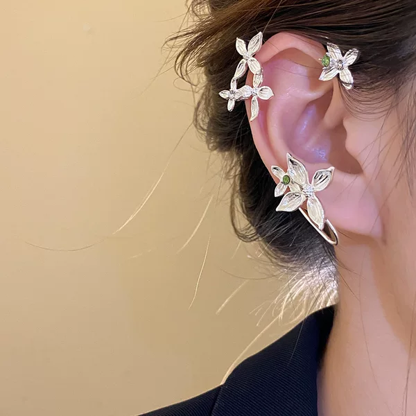 Diamond-Encrusted Flower Ear Cuffs, Simple and Fashionable, Everyday Elegance, Versatile Earrings, Unique Minimalist Style, Niche Design