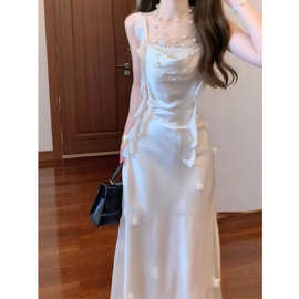 高级感法式缎面蕾丝拼接荡领气质连衣裙特别漂亮掐腰小裙子2026夏