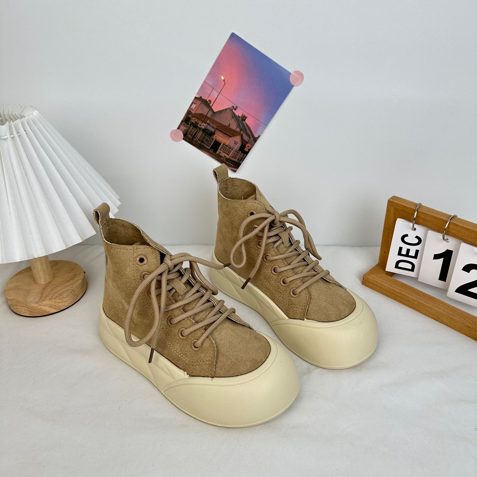 Yuanbo 2024 otoño zapatos de lona de alta altura, zapatos deportivos casuales, zapatos de suela gruesa, zapatos de mujer coreanos.