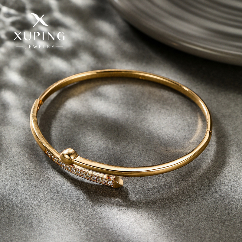 Nueva pulsera de lujo ligera de alta gama de Xuping, con piedras preciosas artificiales, sencilla y moderna, versátil, de estilo europeo y americano, ideal como regalo de amistad.