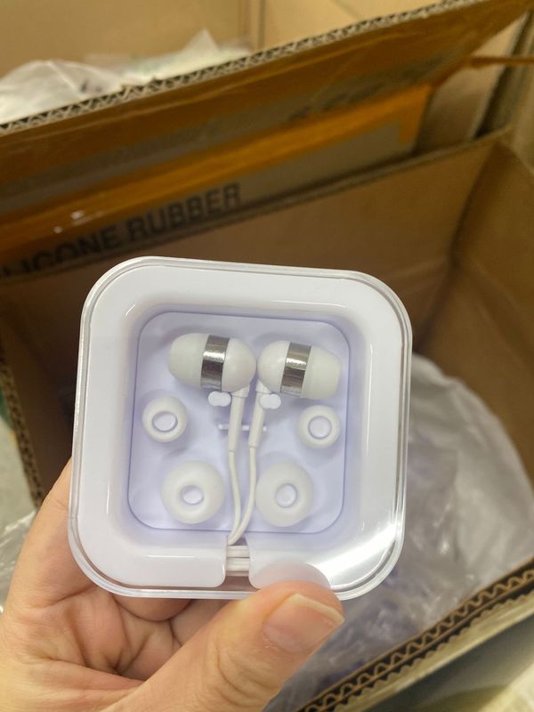深センメーカー卸売り入耳式mp3イヤホン楽器部品イヤホンバス航空使い捨てギフトイヤホン|undefined