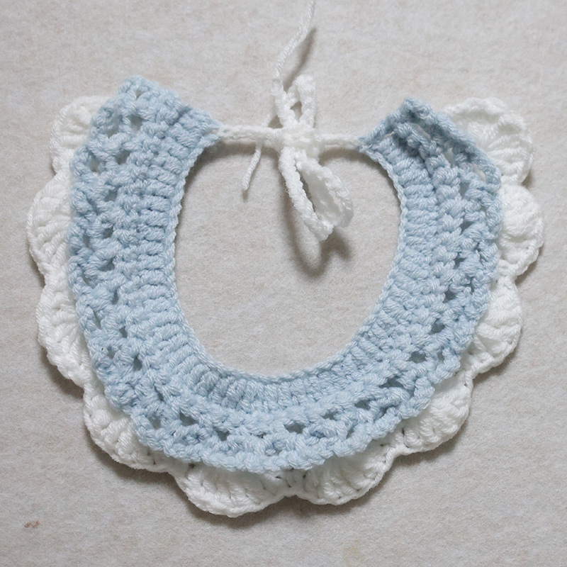 이중층 파란색과 흰색 바닥