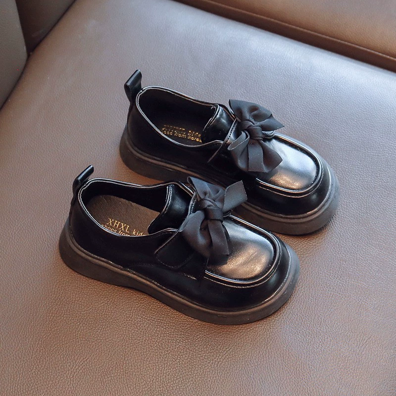 Кожаные туфли для девочек детские кроссовки принцессы 2024 новые осенние банты в британском стиле маленькие кожаные туфли модные мягкие подошвы против скольжения