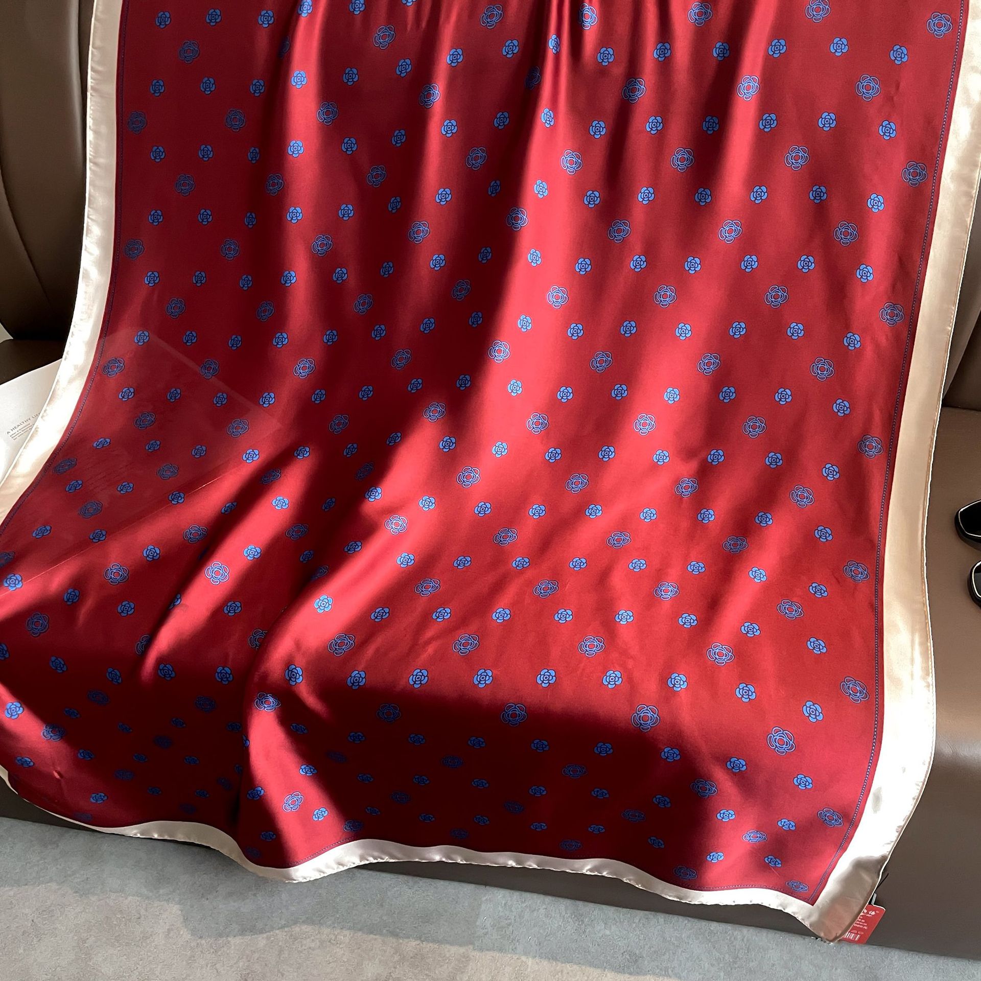 Seda artificial Rosa pequeña flor impresa bufanda de viaje de las mujeres protector solar playa toalla chal primavera y verano ligero bufanda grande