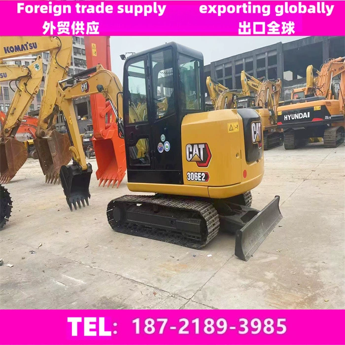 6 тонн использовали экскаватор КАТ306 Картер 306 использовал небольшой экскаватор 60