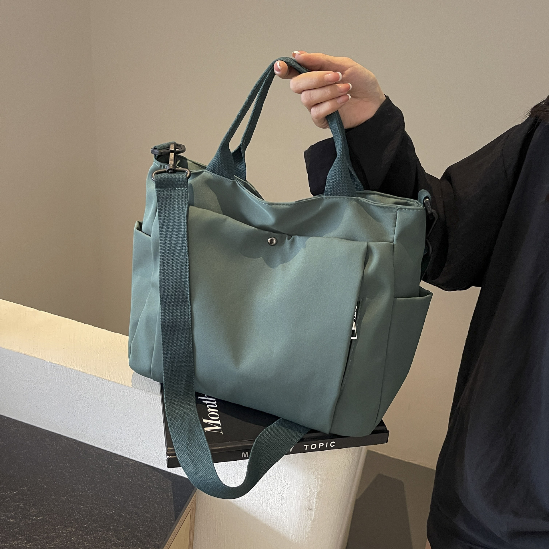 Cross-Border New Lightweight Canvas Handbag For Women, Large Capacity Shoulder Bag, Fashion Commuter Crossbody Bag, Versatile Tote Bag - Thumbnail 3