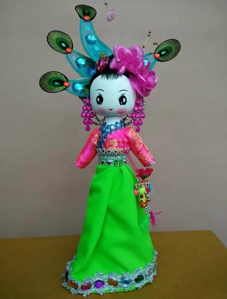 Large ethnic dolls, home decor wooden ornaments, creative design, travel souvenir toys, dolls in ethnic attire