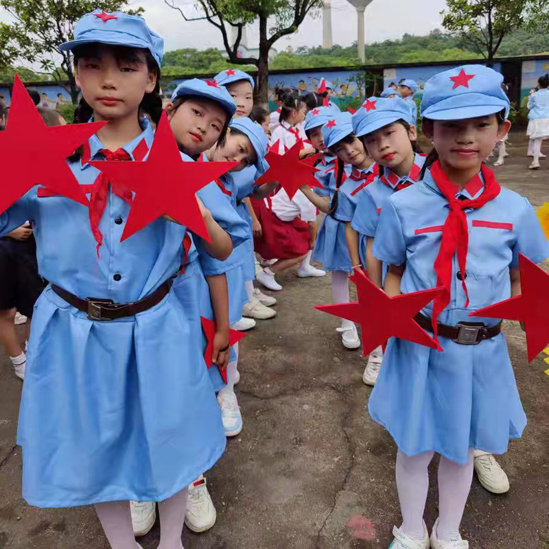 スポーツ大会の入場式、創造的な五芒星の小道具、手持ちの赤い歌のコーラスダンスパフォーマンス、五芒星|undefined