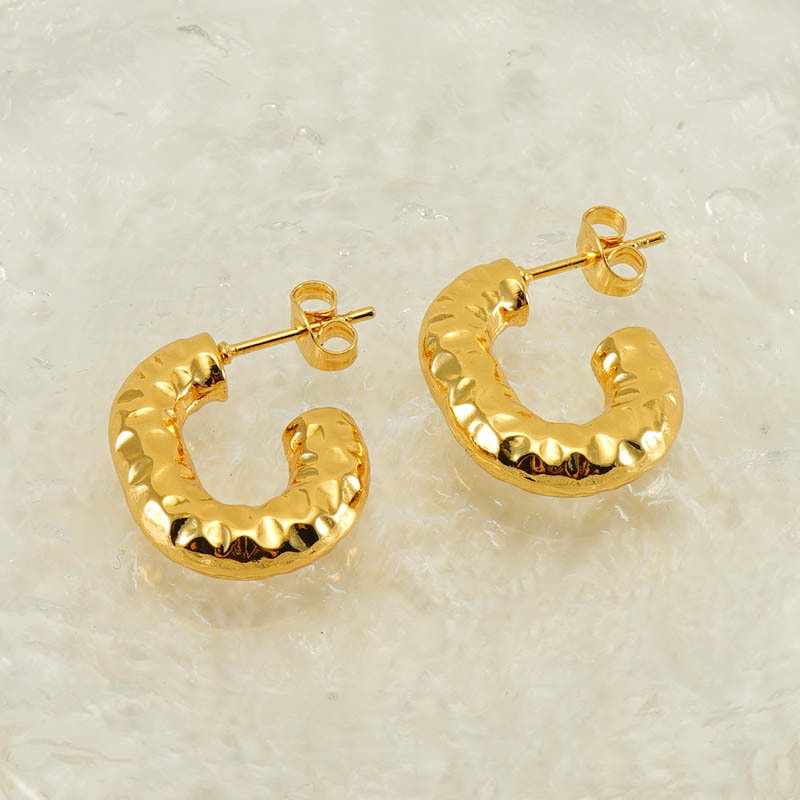 Pendientes de moda europeos y americanos transfronterizos de alto grado de acero inoxidable de oro 18K elegantes pendientes de acero de titanio para mujeres en forma de U