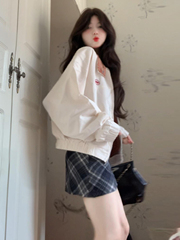 早秋季2025新款韩系巨好看漂亮上衣白色短外套女春棒球服