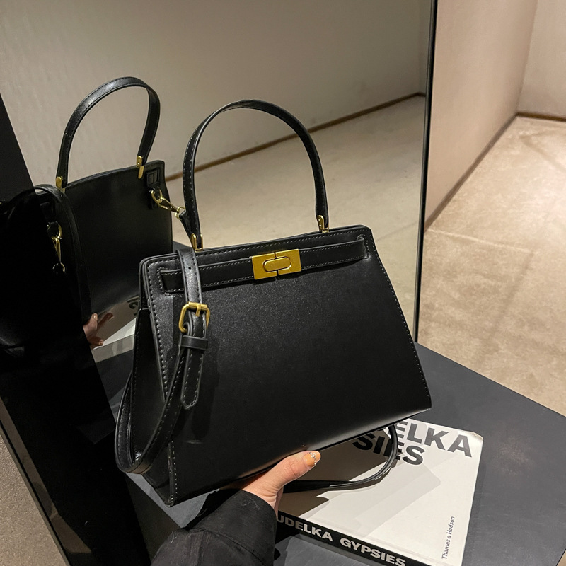 Estilo occidental elegante bolso nupcial 2024 principios de la primavera nuevo bolso de la personalidad simple bolso de hombro retro bolsa de mensajero bolso de las mujeres