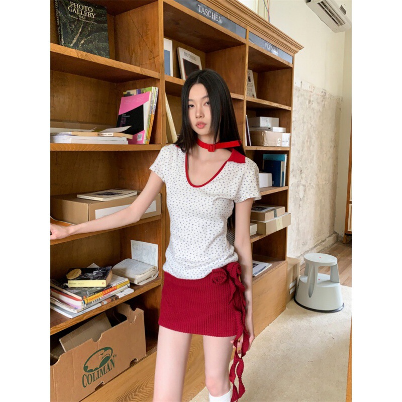 Real Shot of Spot Spring and Summer Floral Contrasting V Neck Slim Short-Sleeved T-Shirt + Knitted A-Line Retro Low-Waisted Skirt