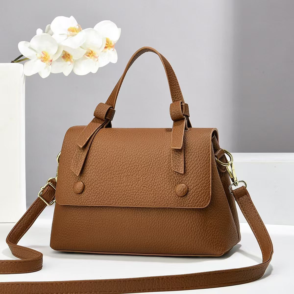 Bolso bandolera imprescindible para niñas ligeras Bolso bandolera de mujer Bolso diagonal de silla de montar 2025 Bolso diagonal de nueva moda Pequeño