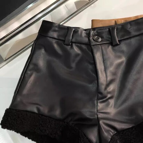 Lamb hair rolled PU leather boots for women's winter 2024 new style retro Melade color high-waist wide-leg shorts