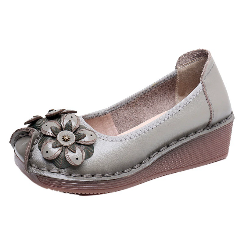 Новинка 2025, обувь для мам из воловьей кожи первого слоя, удобная повседневная модная обувь на танкетке с нескользящей мягкой подошвой и цветочным узором
