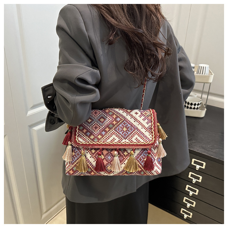 336g Weight Flip Cover Closure Type Single Shoulder Strap Strap Type Shoulder Bag Bags Type Casual, Holiday Occasion Cloth Material Geometric Pattern All Seasons Season Women's Gender Elegant, Ethnic Style Style Square Shape Women's Cloth Geometric Elegant Ethnic Style Square Flip Cover Shoulder Bag 17