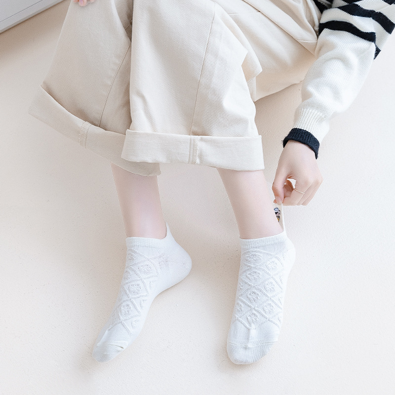 Las calcetines de barco de verano delgadas antibacterianas y respirables calcetines de algodón bordados osos invisibles Zhuangyan al por mayor