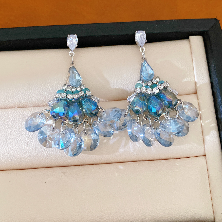 Aguja de plata con diamante de vidrio gota de agua aretes de bordas redondas temperamento moda aretes de lujo ligero aretes de alta calidad para mujeres