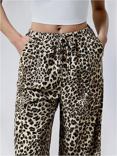 Dambyxor med vida ben och leopardmönster casual street style_voghion.com