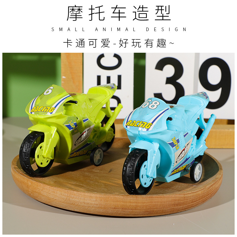 子供のおもちゃの車を卸売りして、キャンディー色のオートバイの男の子の機関車のモデルを作って幼稚園に遊びます。|undefined