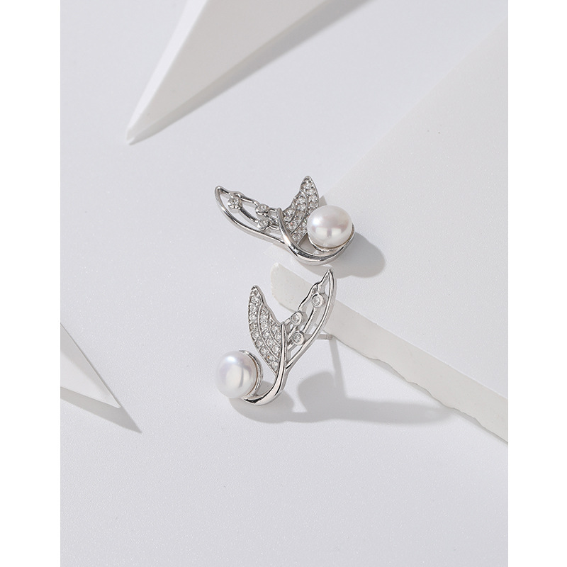 Pendientes de perlas de cola de pescado 925 plata esterlina 2023 nueva luz de lujo de alto grado pendientes de perlas de agua dulce diseño de nicho femenino