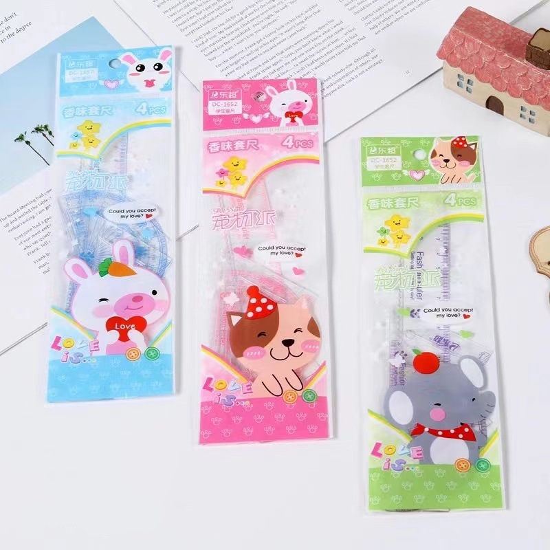 Venta al por mayor patrón de dibujos animados triángulo regla traje creativo escuela primaria estudiante 4 piezas combinación traje aprendizaje papelería recompensa regalo