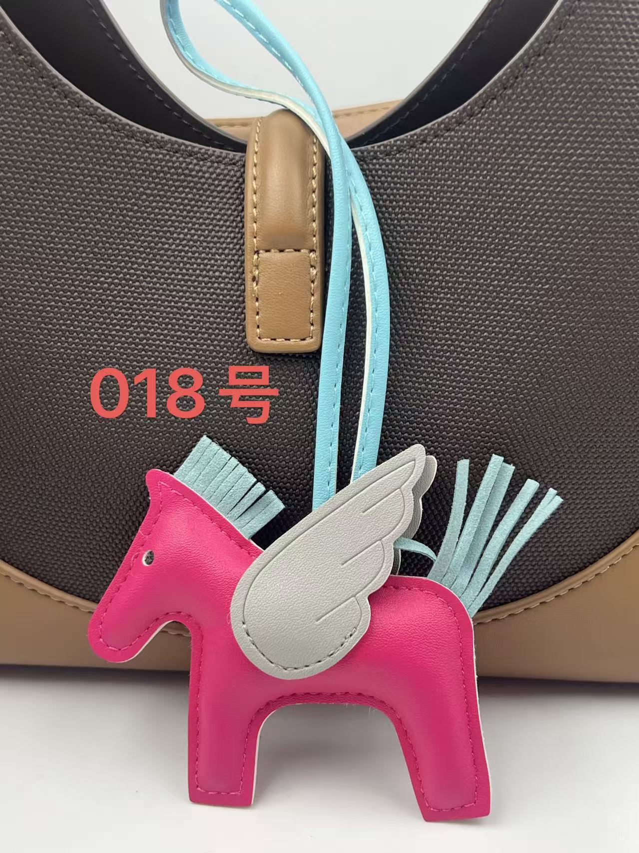 Colgante de bolsos Pegasus Mini Colgante de bolsos de estilo simple llaver de cuero image 23