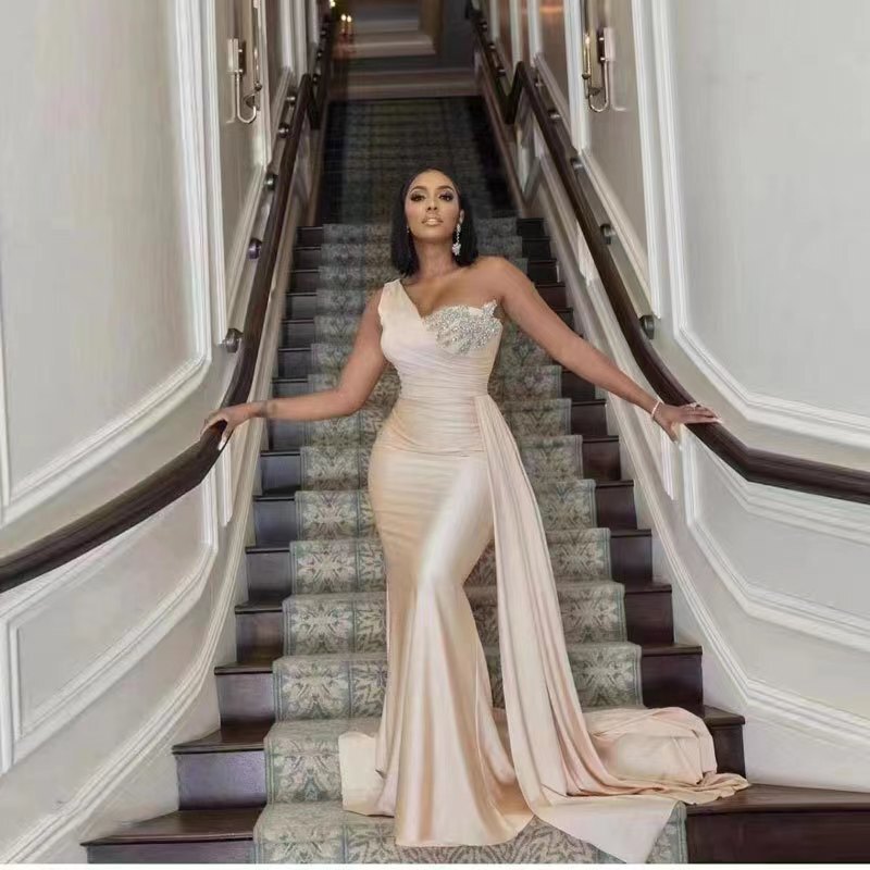 European and American Foreign Trade Amazon new simple satin sexy one-shoulder slim fishtail evening dress Banquet Ball dress European and American Foreign Trade Amazon new simple satin sexy one-shoulder slim fishtail evening dress Banquet Ball dress