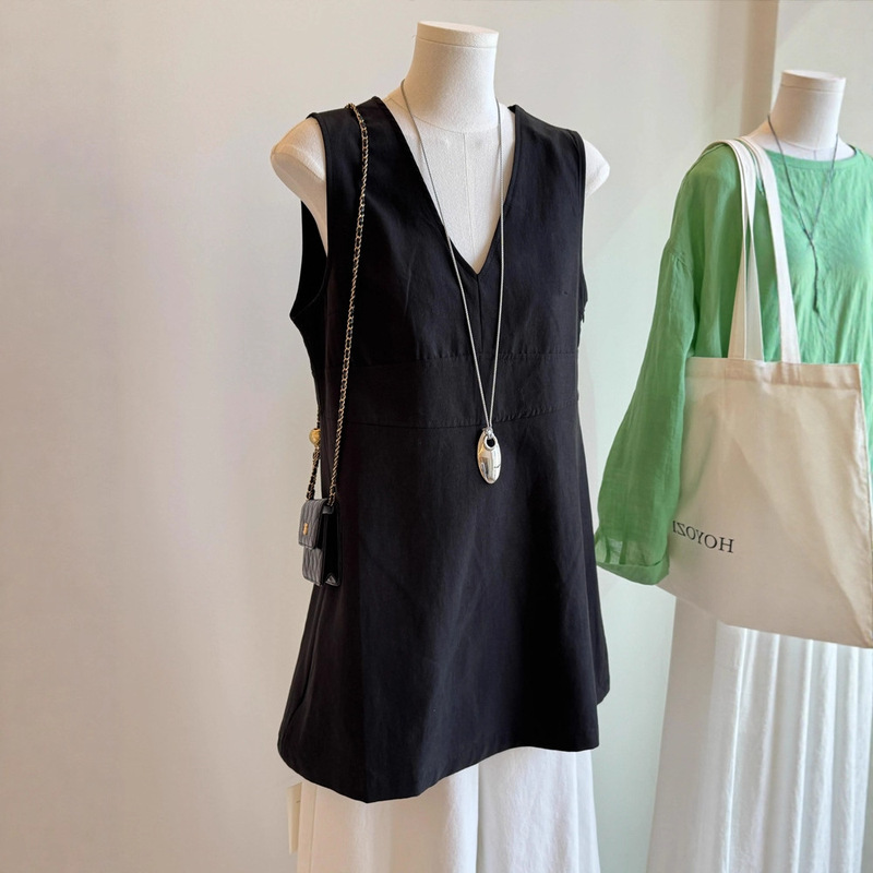 French-Style Petite Sleeveless Top for Women, 2025 Summer New Versatile Black V-Neck Shirt Vest for Petite Figures