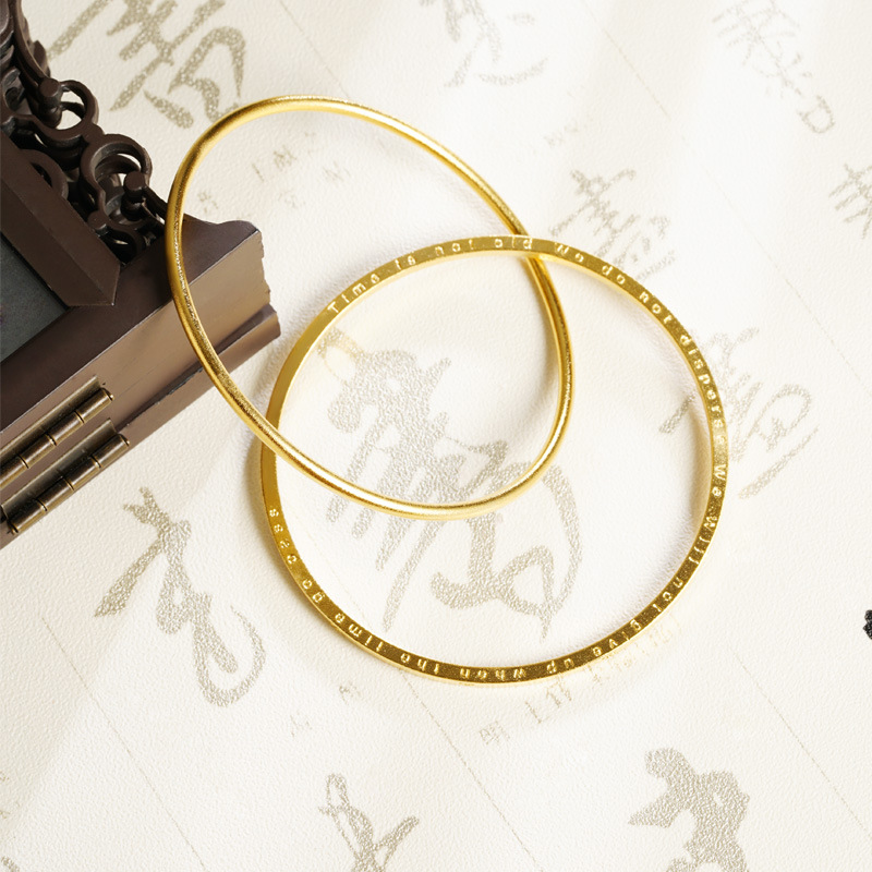 Nuevos productos de brazalete de oro de arena vietnamita para niñas de alto nivel de aleación de cobre no se desvanecerá durante mucho tiempo simple alfabeto joyas pulseras