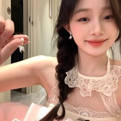 早春の蝶真珠の魚の尾の小さいフリンジのイヤリングの女性の軽くて豪華な大衆の設計感のピアスの甘い気質の耳飾り