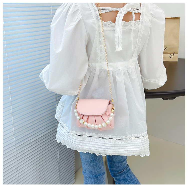 Girl'S Small Pu Leather Solid Color Cute Pearls Square Magnetic Buckle Crossbody Bag display picture 9