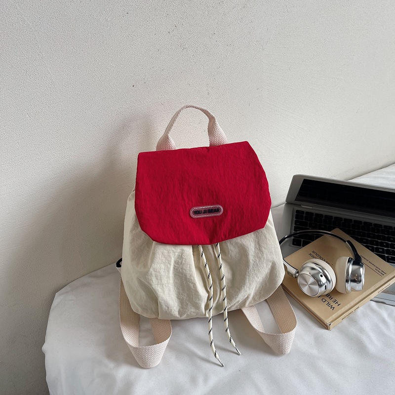 Bolsa de nylon ligera de moda para mujeres 2025 nueva moda versátil estilo coreano para estudiantes universitarios viajes mochila de hombro
