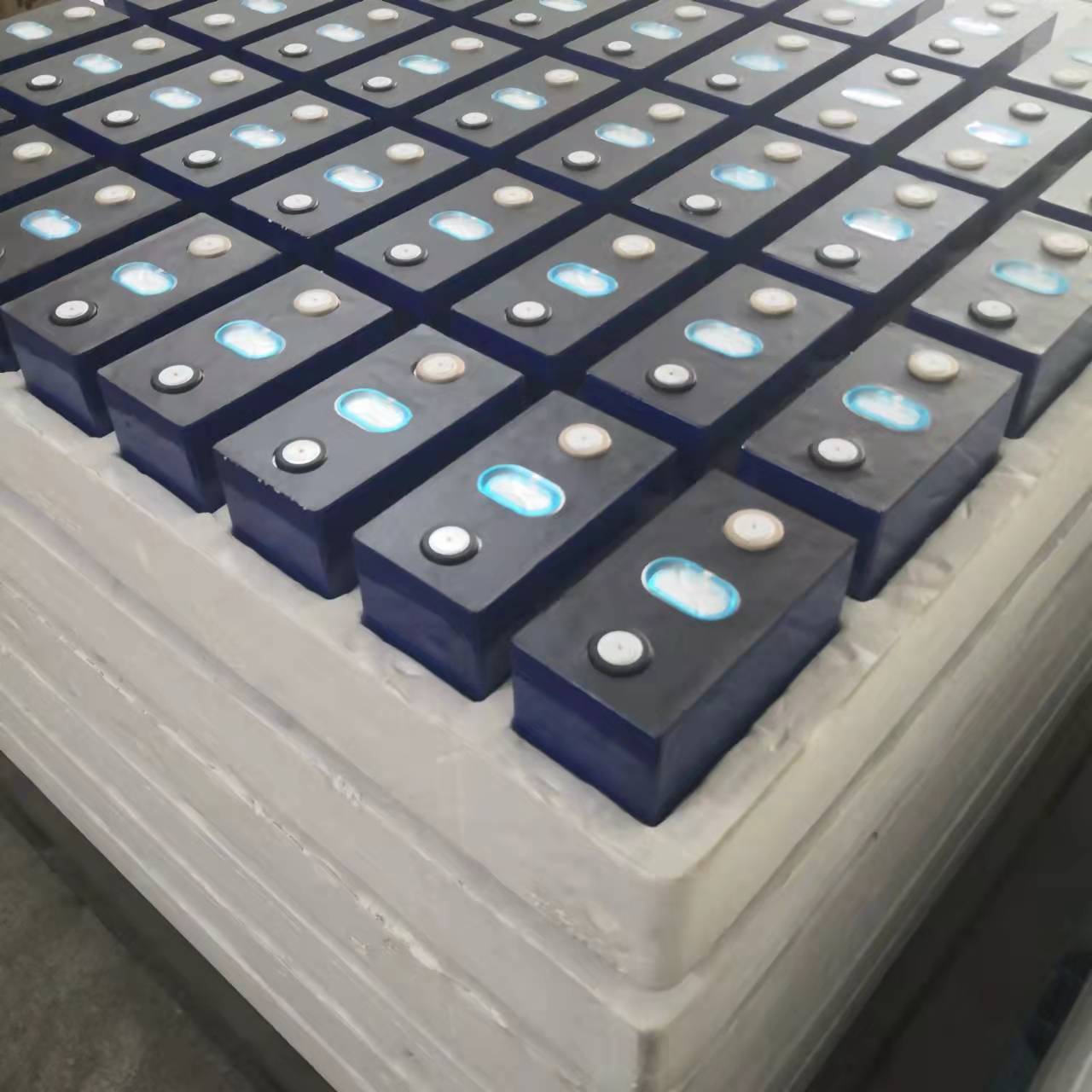 3.7V180AH大品牌大单体方形铝壳锂电动车60V72V房车储能锂电芯电