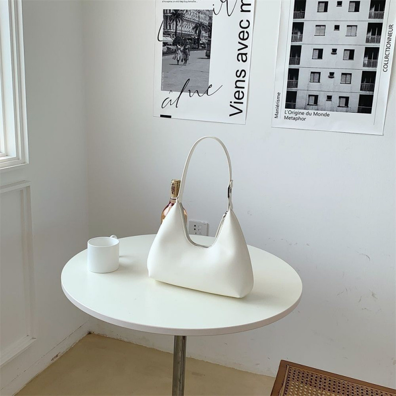 한국 가방 2022 새로운 가을 틈새 레트로 휴대용 언더암 가방 숄더 백 여성을위한 모든 경기 대용량 바게트 가방