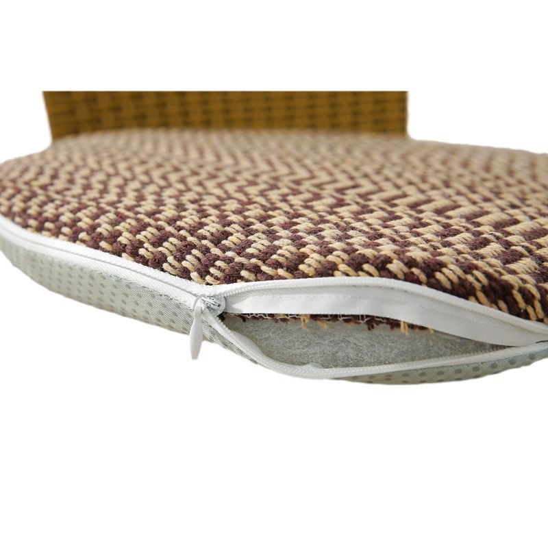 綿麻の円形の座布団を厚くして、藤の椅子の座布団を分解して洗うことができます。